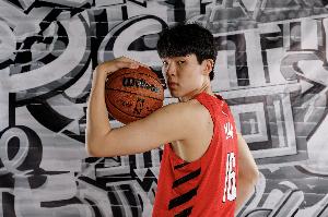 媒体人：杨瀚森只有第一节打四分钟是很正常的 教练现在只想赢球