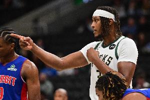 特纳首发出战31分钟 12中5&三分6中2拿到13分6板2助2帽