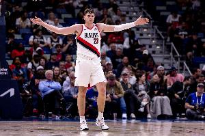 内线支柱！克林根半场6中3拿到6分9板1助1断1帽 次节防守出色