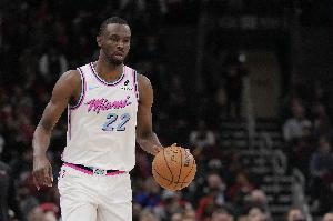 维金斯：我不担心球队角色 我们球队得分手众多&我就是帮球队赢球