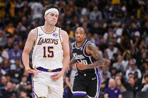 里夫斯：末节我一直投不进 队友们鼓励我继续去做我擅长的事